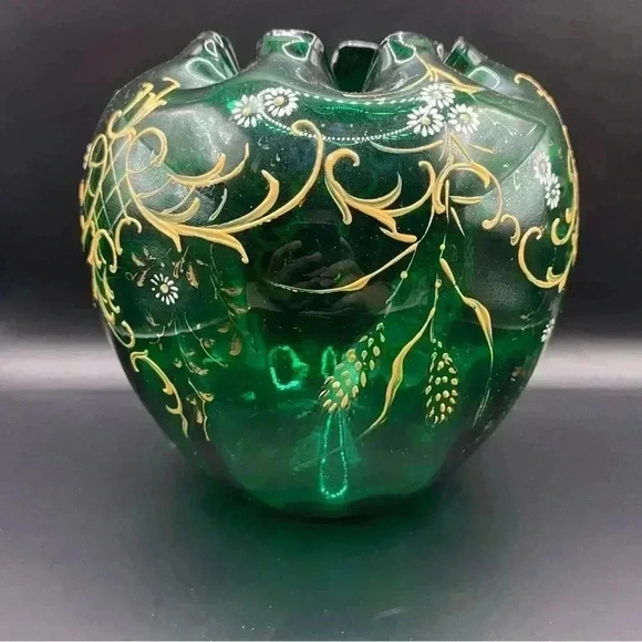 VGT Green Handblown Ruffled Vase with Gold Detailing - Picture 2 of 7